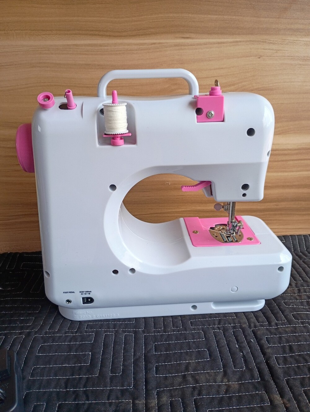 FHSM-505 Portable Mini Sewing Machine - Picture 10 of 16